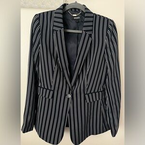 DKNY Women's Navy and White Striped Blazer and Pants Suit size 8